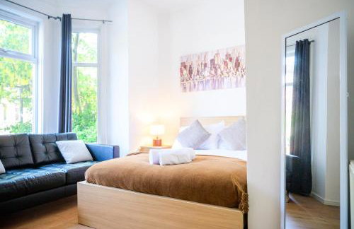 Purple Blossom, 2 bed apartment, Wi-Fi, near Didsbury, free parking - Foto 18