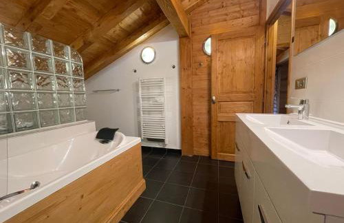 Chalet spacieux avec vue panoramique et confort familial - FR-1-624-11 - Foto 14
