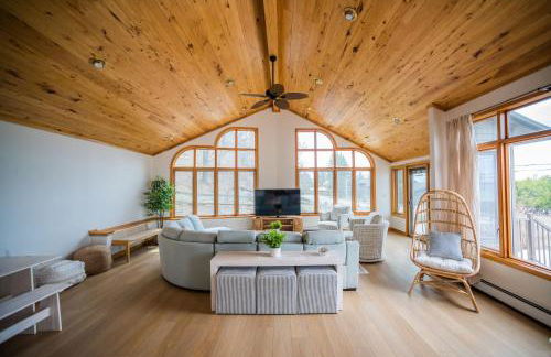 Crystal Lake Hillside with Private Sandy Beach - Foto 5