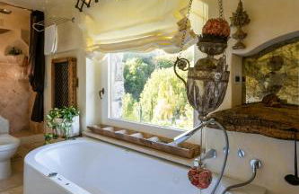 Medieval Tower In Sibillini Mountains Park - Foto 22