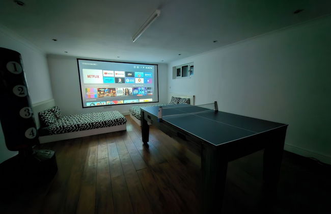 SnoozeDen Westmead – Windsor Castle & Legoland - Foto 16