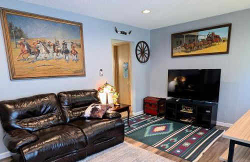 FairWestern, 5 bedrooms, 2 baths, sleeps 11 - Foto 1