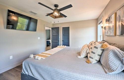 Lavish Riverfront Escape with Gas Grill! - Foto 29