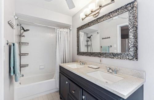 Charming Heated Pool Home - 3 miles to the Beach, Pet and Family Friendly -Available Year Round! - Photo 21