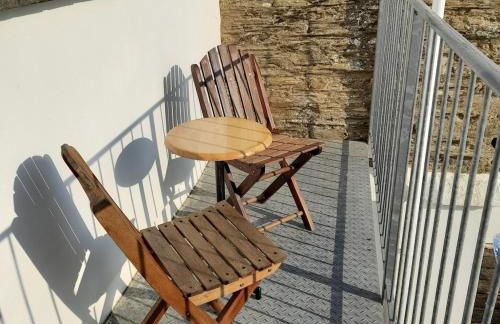 The Old Salt Store, 2 bed apartment with stunning river view - Photo 3