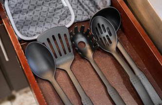 Luxury Estate with Sparkling Pool & Elegant Amenities - Foto 70