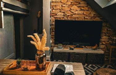 Shoreditch Cinema & Sauna retreat- 2BDR House with Garden & Games Room - Sleeps 6 - Photo 19