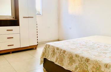 Casa ampla com ar condicionado e quintal para pets - Foto 5