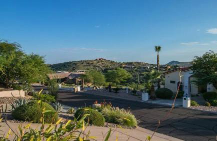 Spectacular Hilltop Home W/resort Like Backyard! - Foto 40