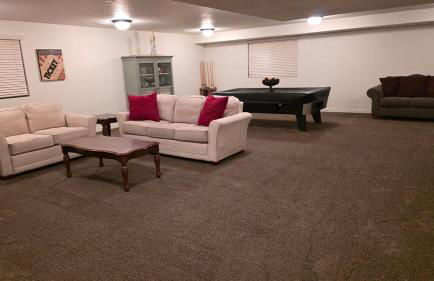 Wasatch Retreat 5 bed 3 5 bath pool table game room - Photo 34