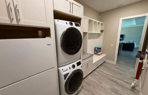 Brand New Luxury 4 bedroom heated pool home - Foto 27