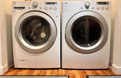 Free Tram Tickets! 3BR Valley Home wKing beds - Foto 23