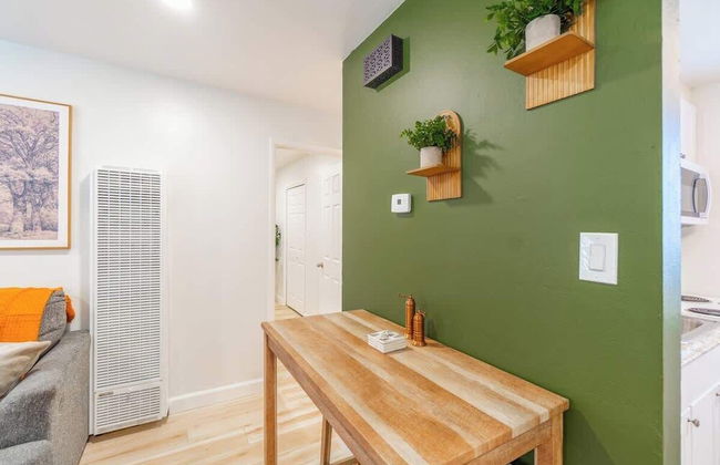 Emerald Escape - UNR & Pet Friendly - Photo 12