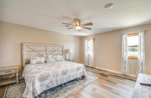 Bright Kitty Hawk Home with Hot Tub, Walk to Beach! - Foto 14