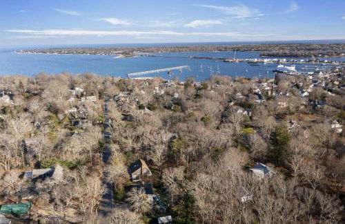 Family Getaway Walkable to Town - Foto 48