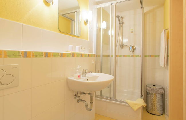 Waxweiler Flat Near City Center - Photo 10