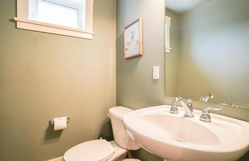 Exquisite Central Townhome with Spacious Loft and Gourmet Kitchen - Foto 22