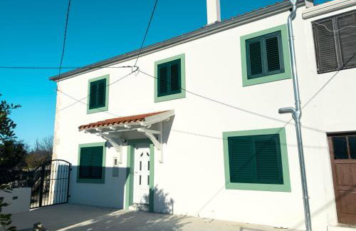 Private House 3 Bed, 3 Bath In Luka Dugi Otok - Photo 2