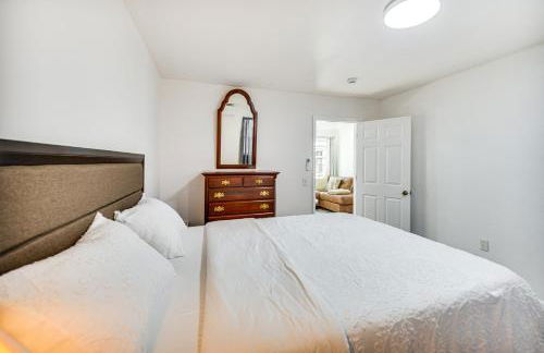 2 Mi to Naval Base Walkable Norfolk Retreat - Foto 12