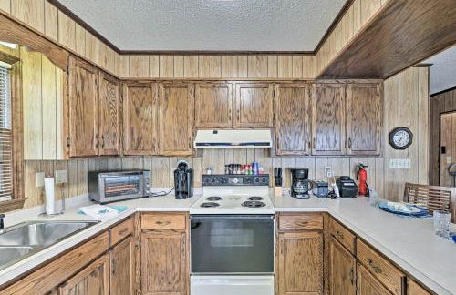 Pet-Friendly Second Row House Steps to Beach! - Foto 5