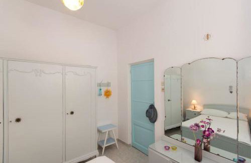 Wave Lullaby, Peaceful Beachfront Retreat in Paros - Photo 5