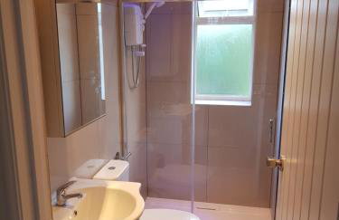 Webb place 2 bedroom apartment ! - Photo 7