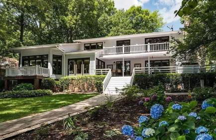 Lakefront Home Private Dock, Tiki Bar, Firepit Shore to Please by Avantstay - Foto 7