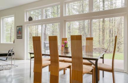 Secluded Modern Enclosed Patio Forest Views Woodland Zen by AvantStay - Foto 3