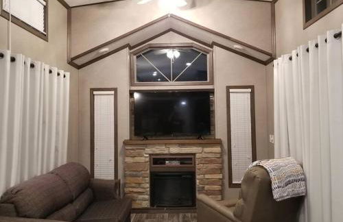 Tiny home with hammock loft BBQ and yard - Foto 27