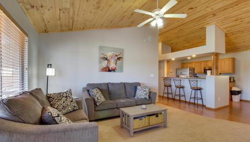 Families Welcome! Overgaard Cabin with Playground - Foto 4