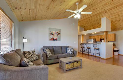 Families Welcome! Overgaard Cabin with Playground - Foto 4