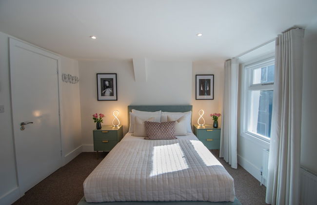 2 Bedroom Flats in Covent Garden - Photo 9