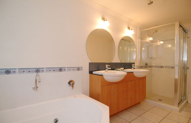 The Mediterranean Beachfront Apartments - Foto 44