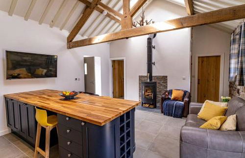 Neat Cottage, seaside cosy converted barn for 4 - Photo 1
