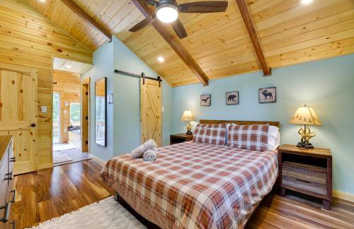 Secluded Cabin, Jacuzzi, Pool Table, King Bed & Fire Pit - Photo 42