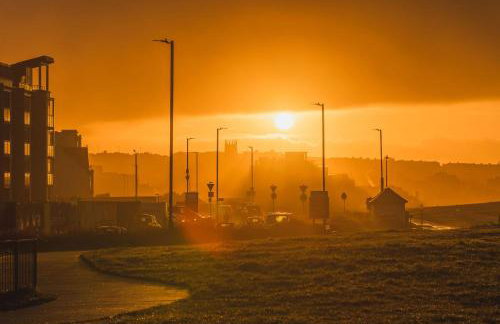 Panoramic Sea-View Family Appartment , Free Parking, Sleeps 6 , Walk to Beach, Station, & Town - Foto 8