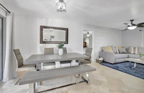 Boca Beauty - Stylish Home With Pool 3 Bedroom Home by RedAwning - Foto 36