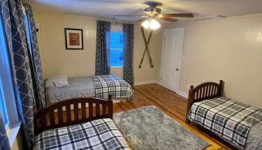 3,000 Sq Ft Historic Colonial Minutes from Okemo with Direct VAST Trail Access - Foto 4