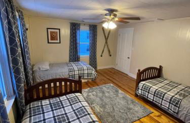 3,000 Sq Ft Historic Colonial Minutes from Okemo with Direct VAST Trail Access - Foto 4