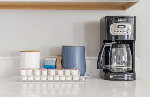 Chic 3BR Home with Fire Pit-Private Yard-Family Friendly - Foto 22