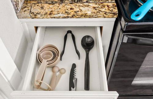 Serene SoCo Escape, Walk to Cafes and Free Parking - Photo 17