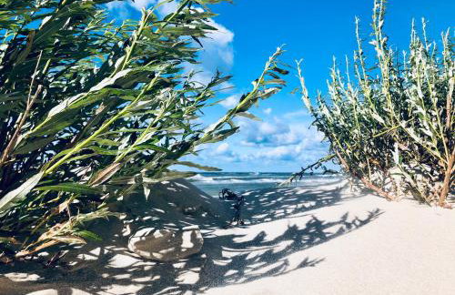 Piękny domek z dużym ogrodem - Foto 43