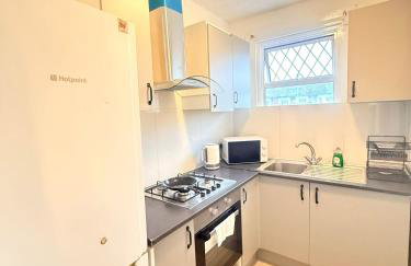 Bright & Airy two-Bed Appartment Near Seven kings tube easy access to central London - Foto 6