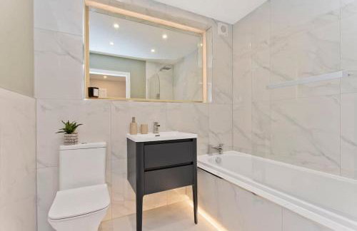 Stylish 2 Bed City Centre Apartment with Parking - Foto 14