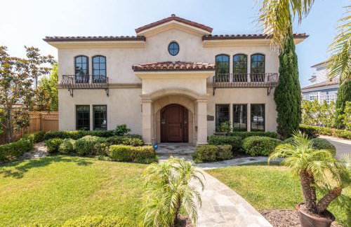 Mediterranean Beauty with Rooftop Deck and Views - Foto 72