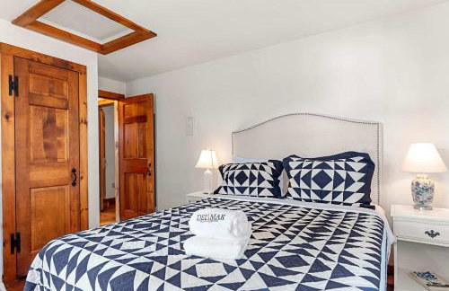 Waterfront on Swan Pond with Kayaks - Photo 22