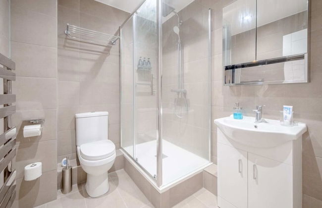 Central 2BD Flat w/ River View Balcony - Vauxhall! - Photo 17