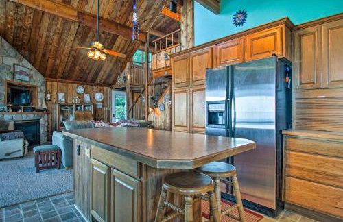 Lakefront Montague Cottage with Deck and Beach! - Foto 12