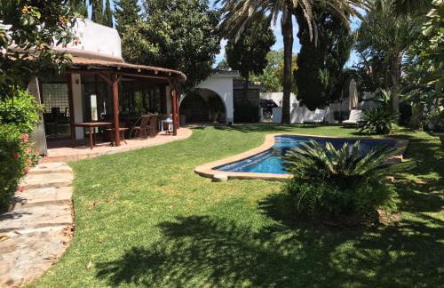 Villa with Heated Pool and Jacuzzi close to Puerto Banus and Beach - Photo 4