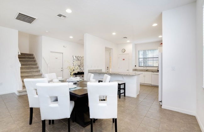 Beautiful 4 Bedroom Home Near Disney! 4 Villa by Redawning - Foto 12